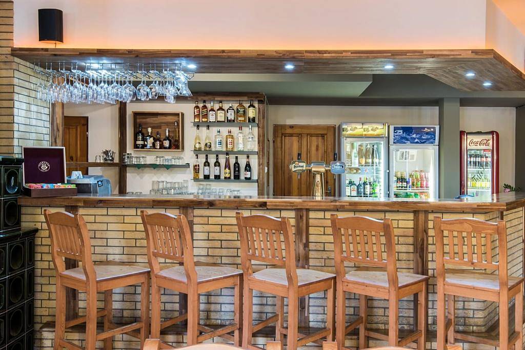 bar-c96a--Bbt9URNV (1)